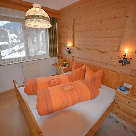 Daire In Pitztal With Mountain Views, Cleaning Included Arzl im Pitztal