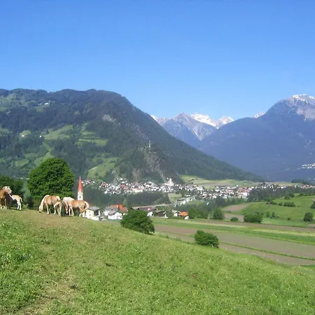 Daire In Pitztal With Mountain Views, Cleaning Included Arzl im Pitztal